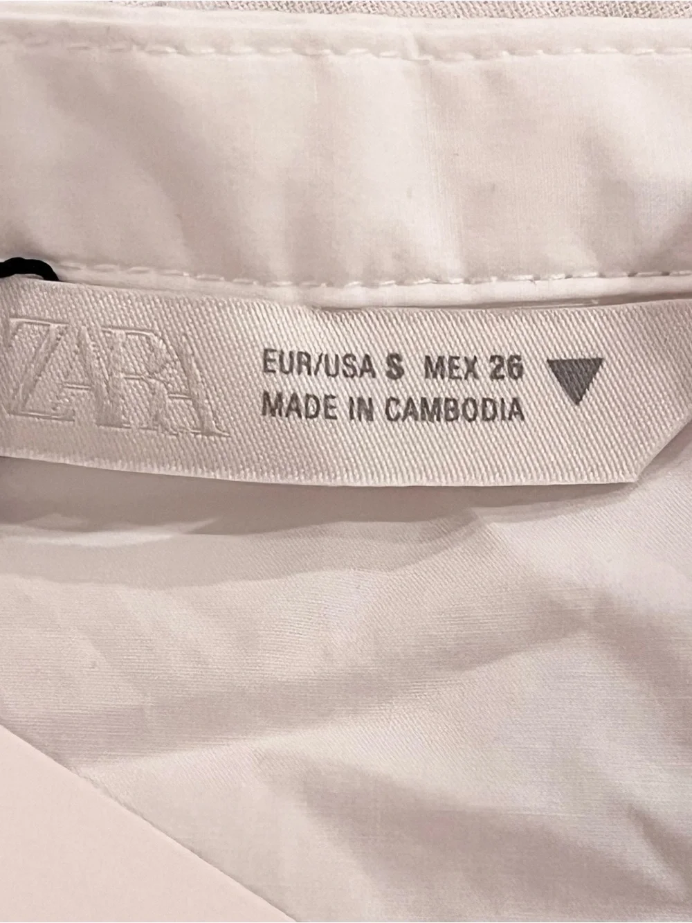 🆕- ZARA White Cotton Ruffle Front Fitted Top. Size: small